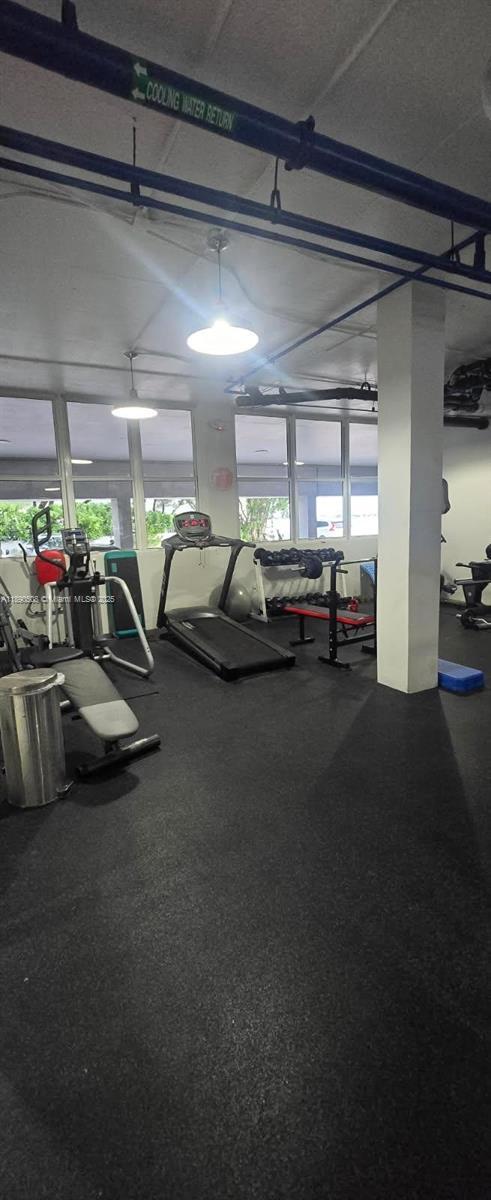 Building Photo - 2016 Bay Dr