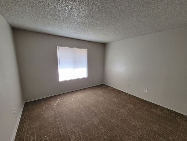 Building Photo - 1725 W Olive Ave