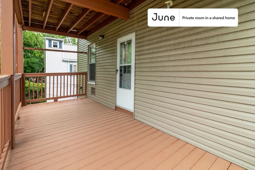 Building Photo - Room in Shared 4 bed/1 bath home