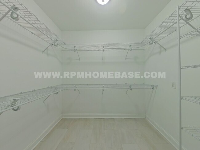 Building Photo - Elegant, 4 Bed, 3.5 bath Nearly New & Move-In Ready in Shalimar