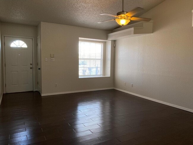 Building Photo - 3303 Almedia Pl