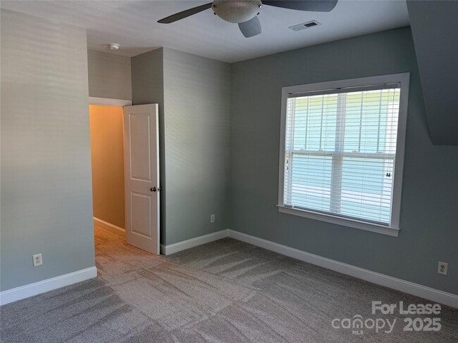 Building Photo - 311 Woodvale Pl