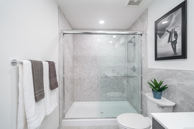 Building Photo - 418 Palisade Ave