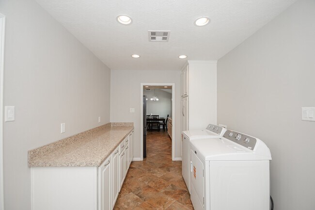 Building Photo - 2905 Hamm Rd