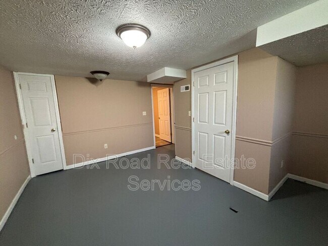 Building Photo - 208 Garfield St
