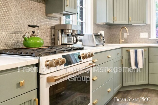 Building Photo - 28 Woodmer Ln