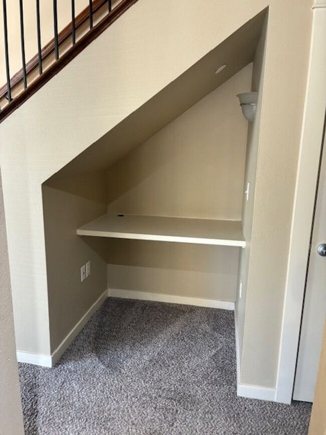 Building Photo - BW8920