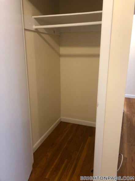 Building Photo - 122 Dustin St