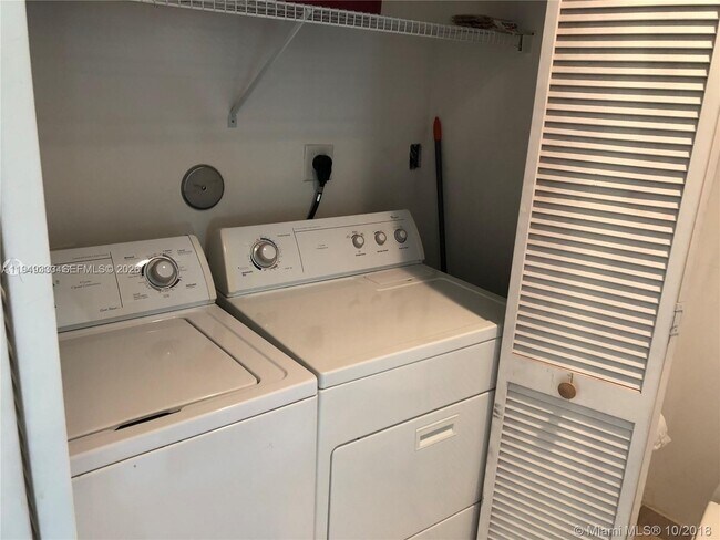 Building Photo - 16500 Collins Ave