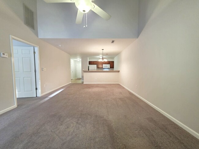 Building Photo - 102 Hunter's Way