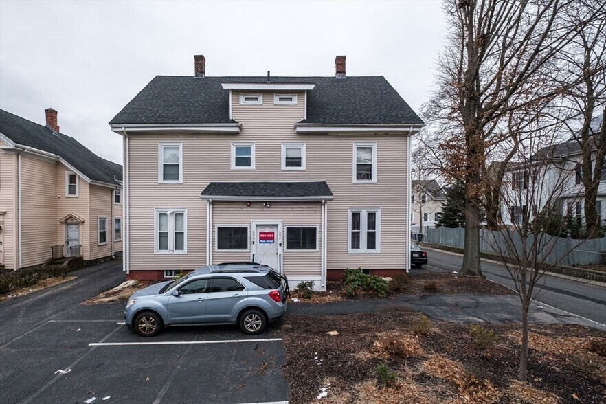 Primary Photo - 703 Main St