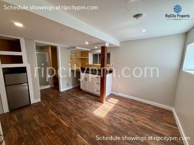 Building Photo - 1728 SE Clatsop St