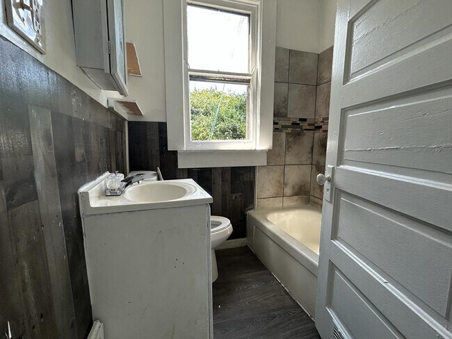 Building Photo - 110 E Galbraith Rd