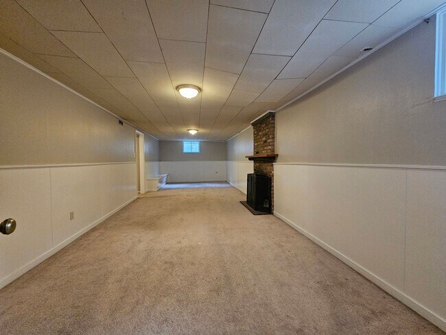 Building Photo - Virginia Village 4 Bed 3 Baths Large Yard Attached Garage Super Spacious!