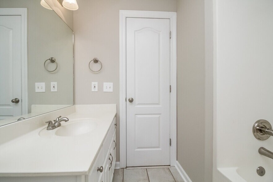 Building Photo - 3426 Cross Meadow Dr