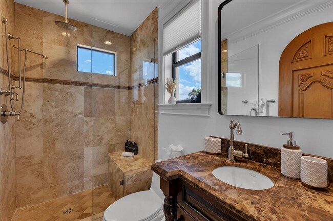 Building Photo - 1011 Rhodes Villa Ave