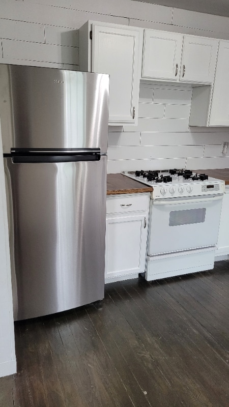 Building Photo - 208 W Chester St