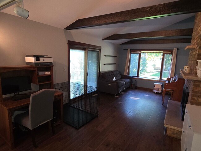 Building Photo - Updated 4 bedroom home in Merton