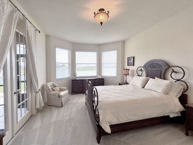 Building Photo - Lakefront 3-Bedroom, 2-Bathroom Home in La...