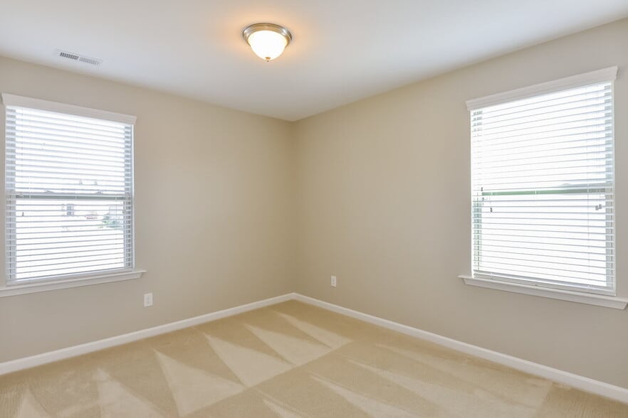 Building Photo - 61 Chinaberry Dr