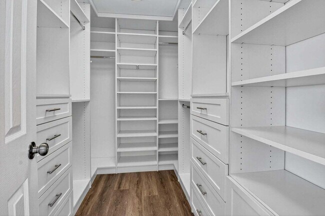 Building Photo - 714 SW 25th Ave