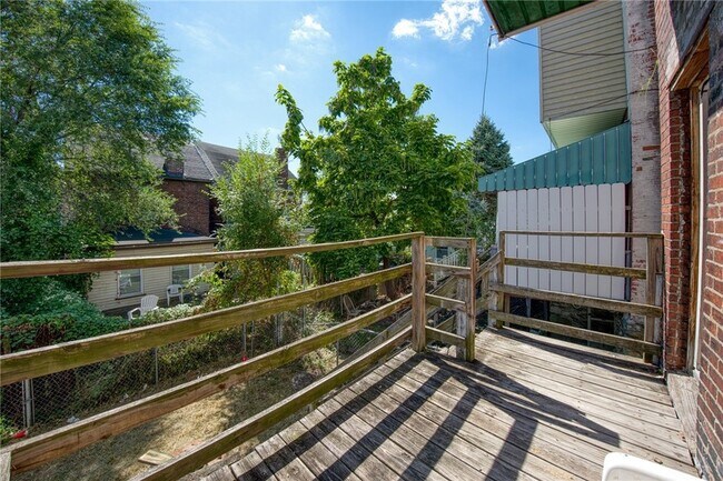 Building Photo - 354 Ophelia St