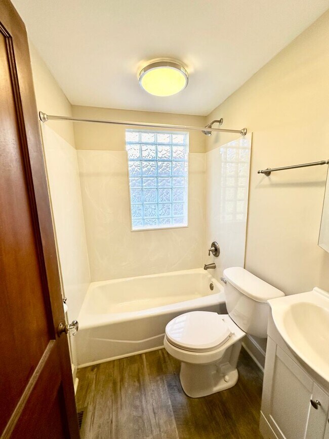 Building Photo - 24 W Tulane Rd