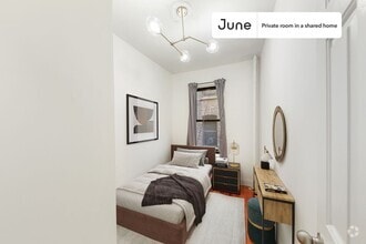 Building Photo - 225 W 109th St