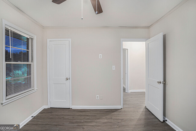 Building Photo - 864 Northview Dr