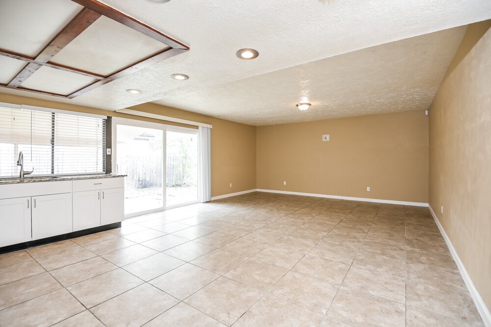 Building Photo - 14606 Leacrest Dr