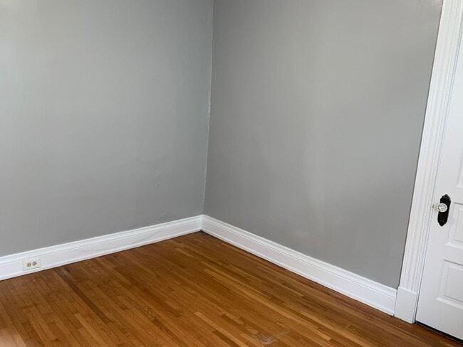 Building Photo - Norwood Duplex W/ Driveway Parking