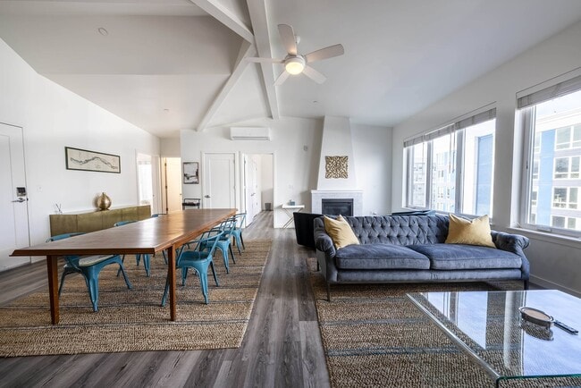 Building Photo - Dorian