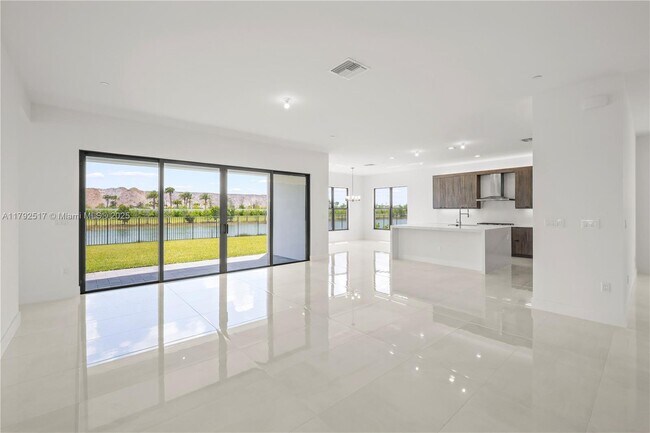 Building Photo - 12865 Wingspan Ct