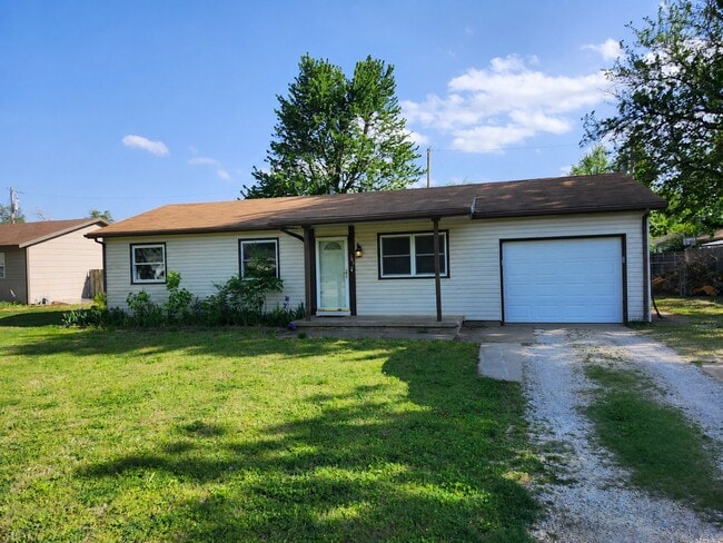 Building Photo - 208 N Marlen Ct