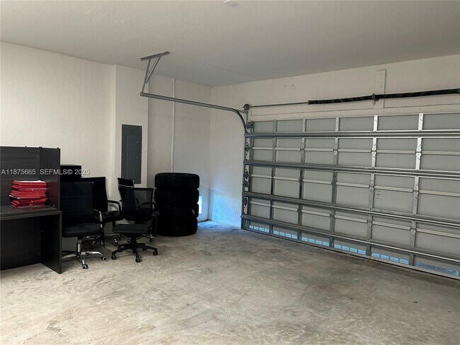 Building Photo - 29071 Ave