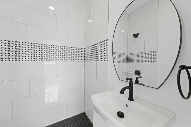 Building Photo - 225 Royder St