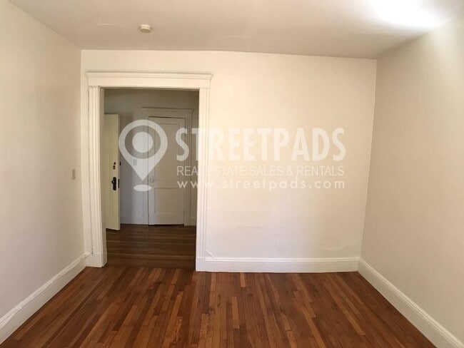 Building Photo - bedroom in Boston MA 02120