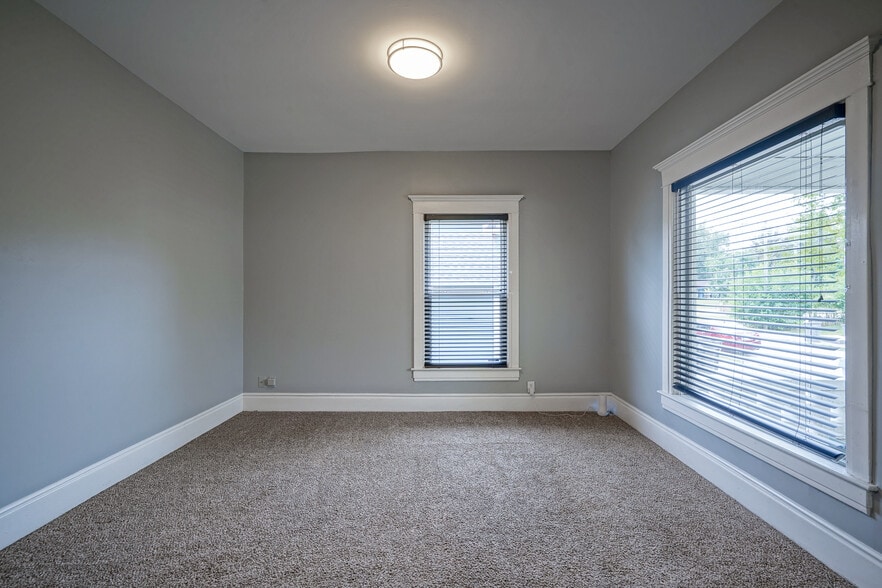 Living room - 17 N Randolph St