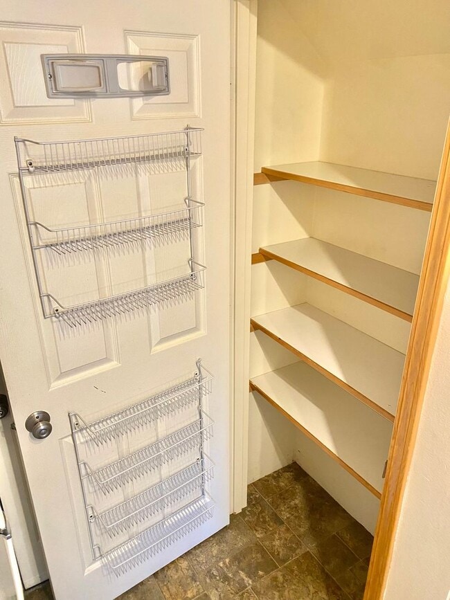 Building Photo - 1700nw9