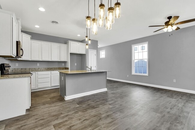 Building Photo - 216 S Center St