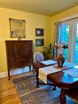 Building Photo - 729 NE Shaver St