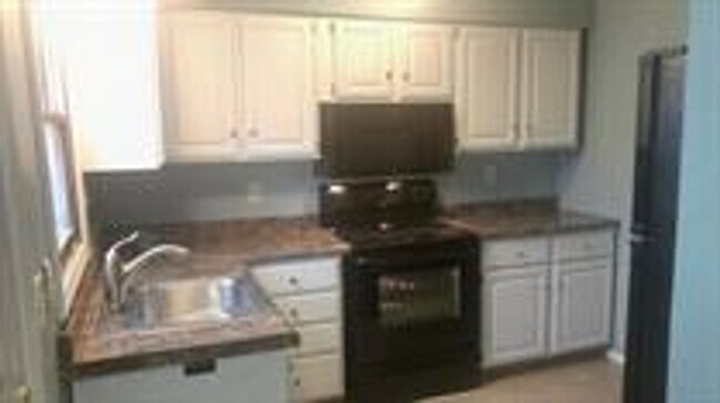 Building Photo - 706 Crescent Dr