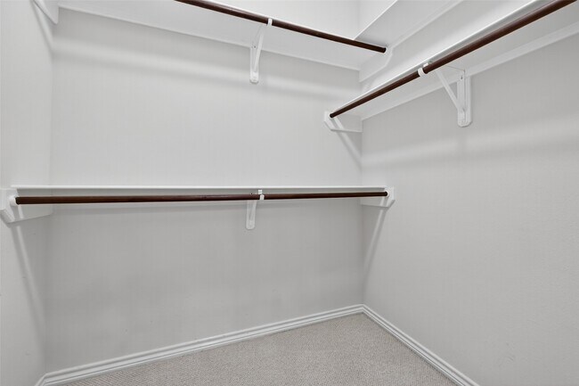 Building Photo - 16 Regency Point