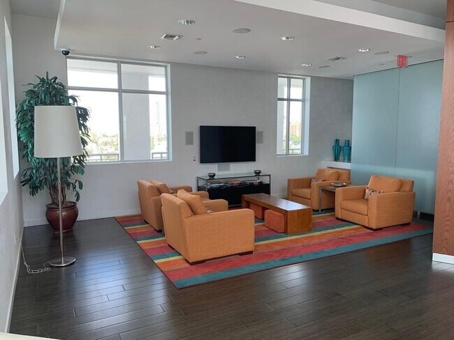 Building Photo - 300 S Australian Ave