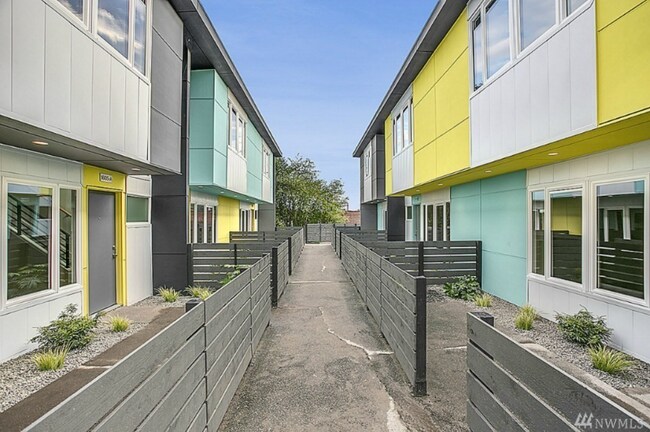 Building Photo - 1605 South Main St