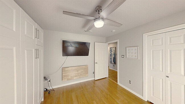 Building Photo - 13202 Gulf Beach Dr