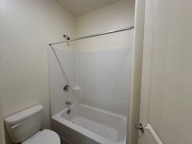 Building Photo - Beautiful Sun Valley Townhome!