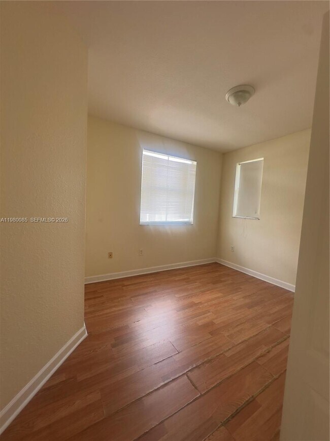 Building Photo - 1662 SE 27th Dr