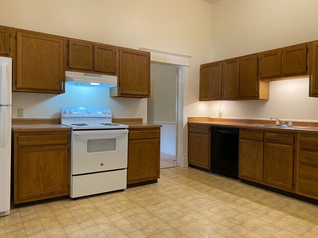 New oven/range and new refrigerator. - 218 Linden Ave