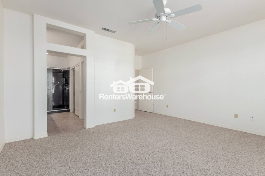 Building Photo - 15902 W Sentinel Dr